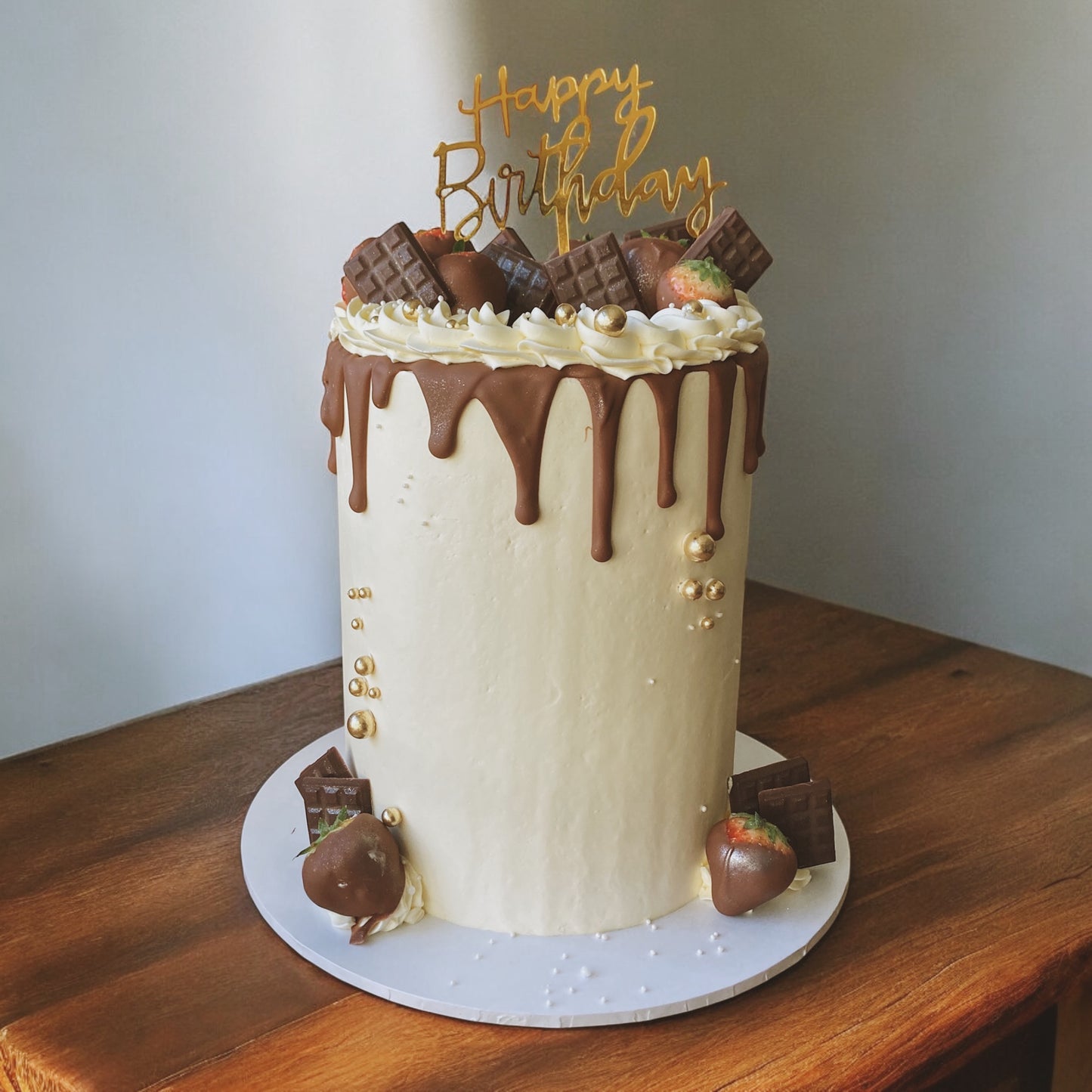 Chocolate drip with chocolate strawberries