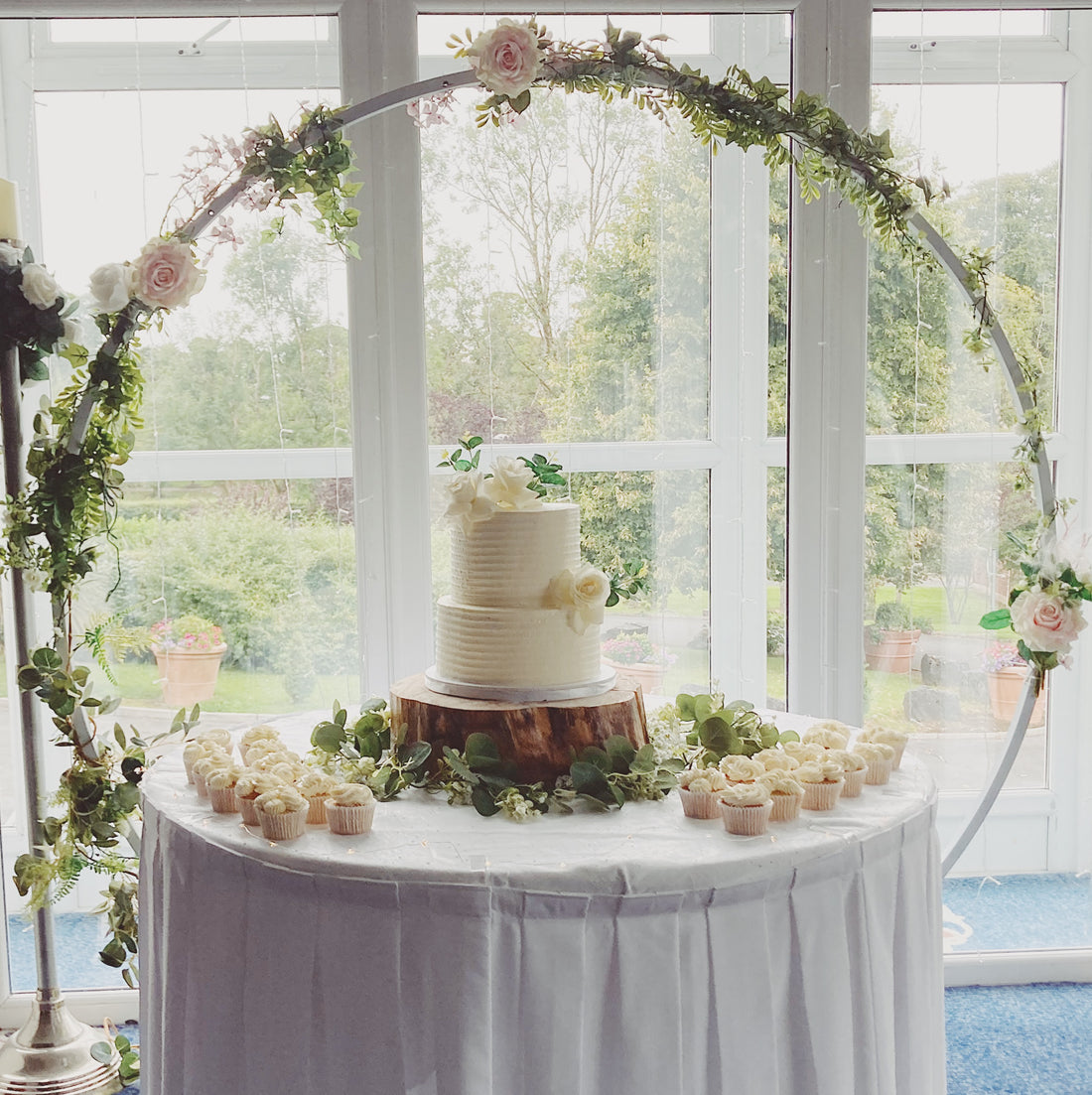 The Benefits of Choosing a Local Baker for Your Wedding Cake