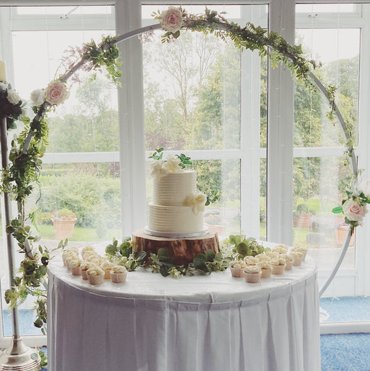 The Benefits of Choosing a Local Baker for Your Wedding Cake